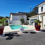 Вилла Avec Piscine Jacuzzi Et Sauna *