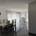 Avec Piscine Jacuzzi Et Sauna