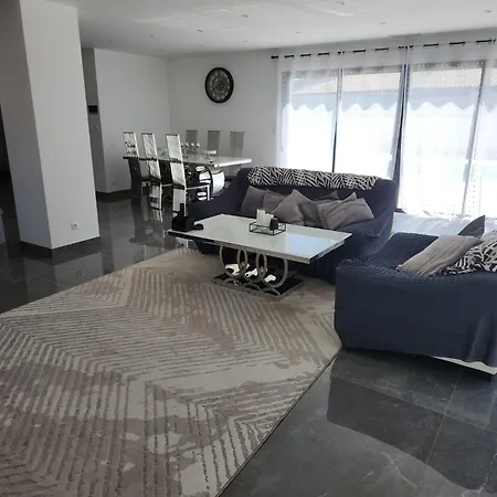 Avec Piscine Jacuzzi Et Sauna فيلة