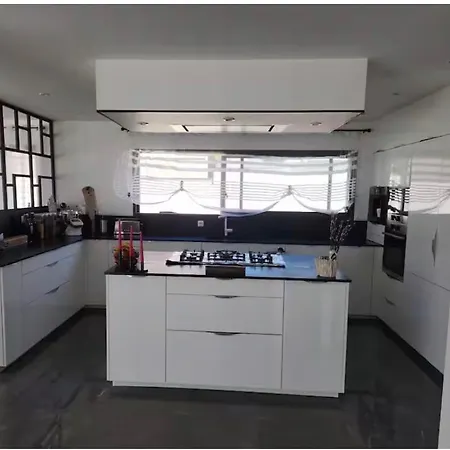 Villa Avec Piscine Jacuzzi Et Sauna *
