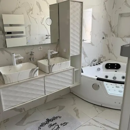 Avec Piscine Jacuzzi Et Sauna