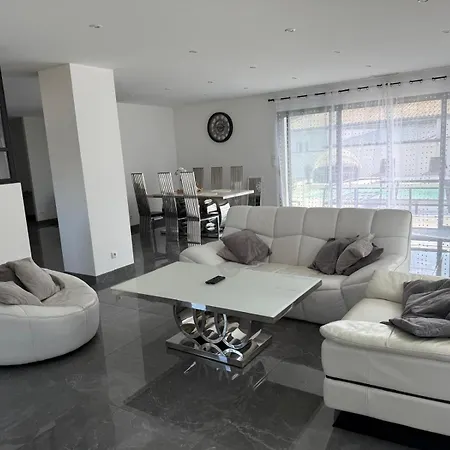 Avec Piscine Jacuzzi Et Sauna Villa *