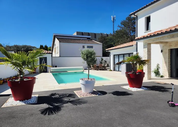 Villa Avec Piscine Jacuzzi Et Sauna *
