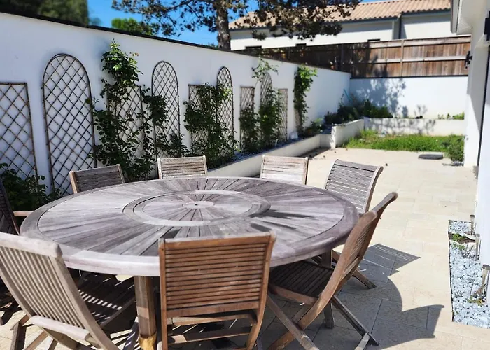 Avec Piscine Jacuzzi Et Sauna