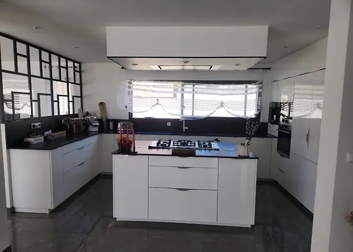 Villa Avec Piscine Jacuzzi Et Sauna Saint-André-de-Cubzac